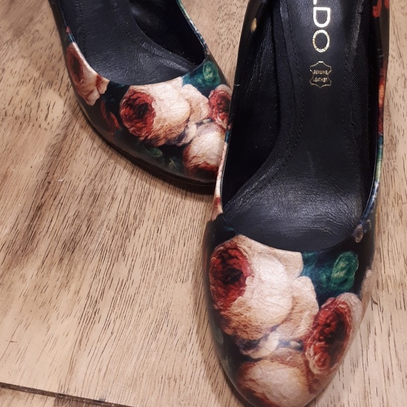 Aldo black heels with flower design - Picture 4 of 5
